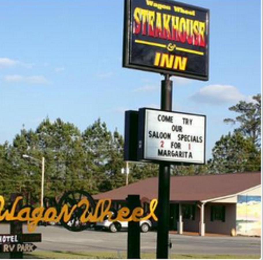 Wagon Wheel Inn Petal Стая снимка